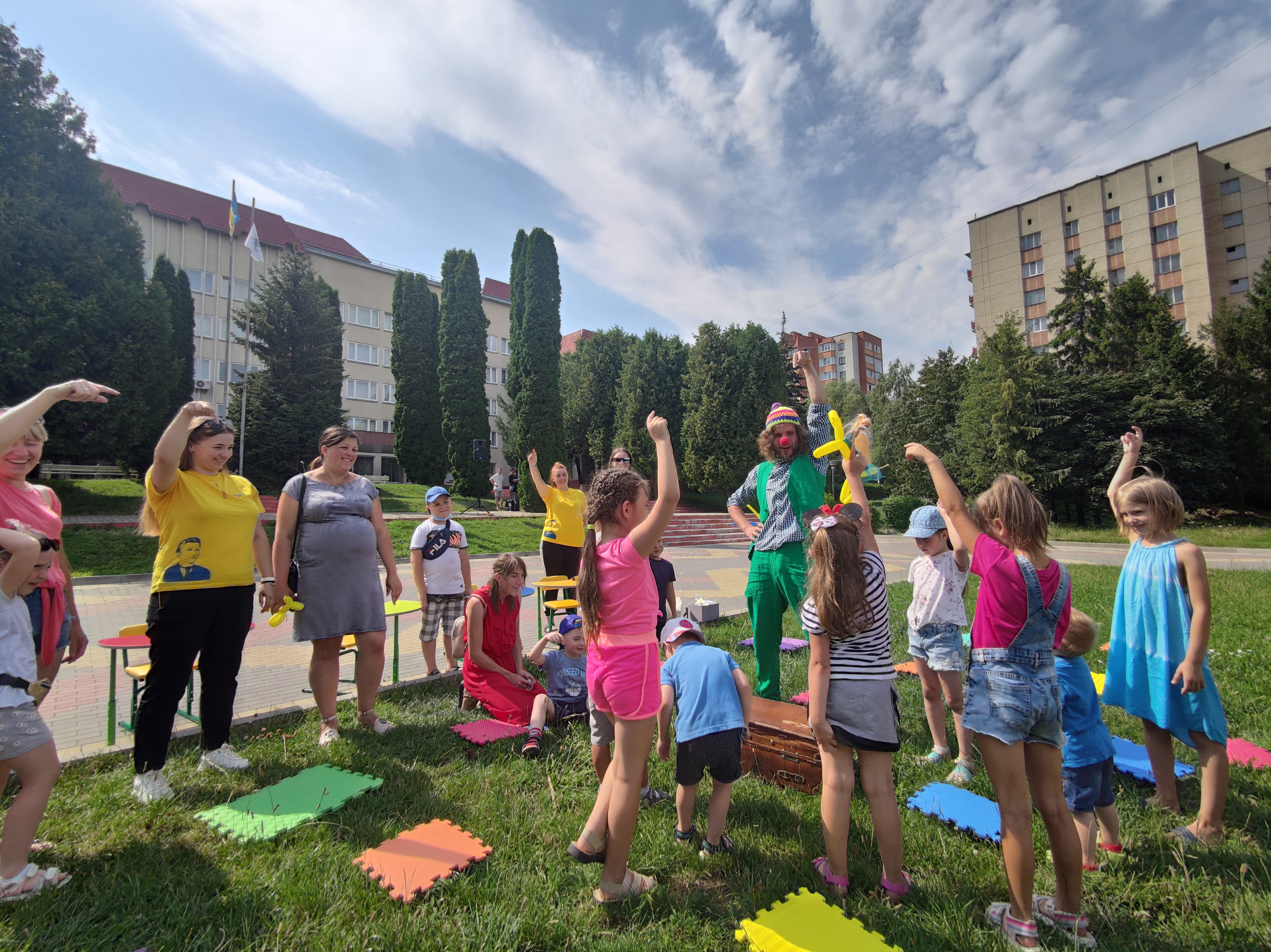 Клоун Зюзя дарує радість